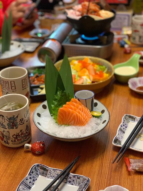 藏在日杂百货店里的寿司店 一种清新而治愈的生活美学